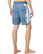 Load image into Gallery viewer, Quiksilver Mens Highlite Scallop 19&quot; Boardshorts