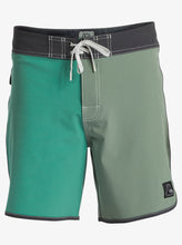 Load image into Gallery viewer, Quiksilver Men&#39;s Original Scallop Jester 18&quot; Boardshorts
