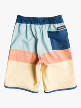 Laden Sie das Bild in den Galerie-Viewer, Quiksilver Surfsilk Tijuana 17&quot; Boardshorts für Jungen