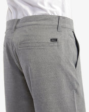 Load image into Gallery viewer, RVCA Men&#39;s Balance Hybrid 20&quot; Shorts