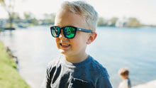 Charger l&#39;image dans la galerie, Lunettes de soleil Knockaround pour enfants de qualité supérieure