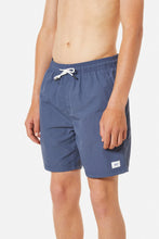 Laden Sie das Bild in den Galerie-Viewer, Katin Jungen Poolside Volley Elastische Boardshorts