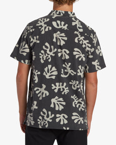 Billabong Men's Coral Garden Surftrek Woven Short Sleeve Shirt