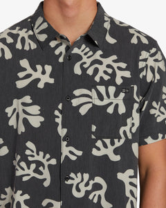 Billabong Men's Coral Garden Surftrek Woven Short Sleeve Shirt