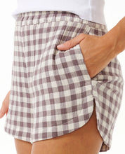 Laden Sie das Bild in den Galerie-Viewer, Rip Curl Damen Premium Surf Check Shorts