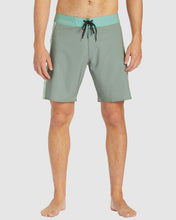 Load image into Gallery viewer, Billabong Men&#39;s D Bah Pro Boardshorts