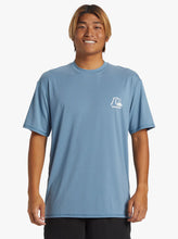 Charger l&#39;image dans la galerie, T-shirt de surf à manches courtes DNA pour homme de Quiksilver (Rashguard)