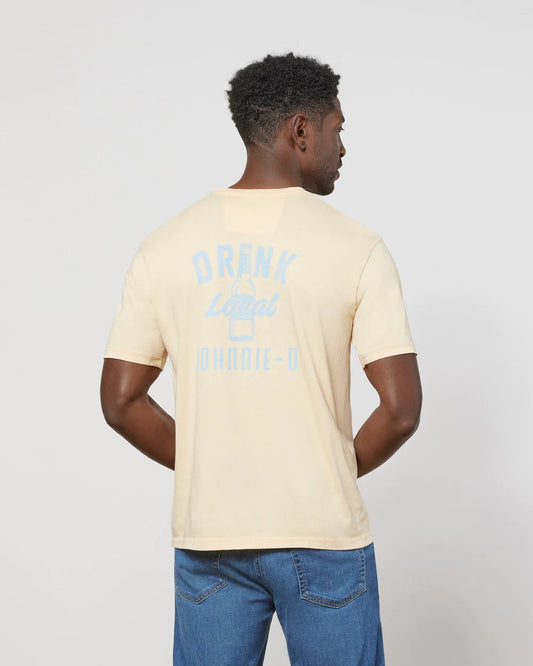 johnnie-O Herren T-Shirt mit Aufschrift „Drink Local“, kurzärmelig