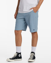 Laden Sie das Bild in den Galerie-Viewer, Billabong Crossfire Submersible 21&quot;-Shorts für Herren