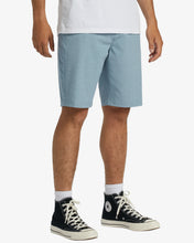 Laden Sie das Bild in den Galerie-Viewer, Billabong Crossfire Submersible 21&quot;-Shorts für Herren