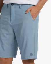 Laden Sie das Bild in den Galerie-Viewer, Billabong Crossfire Submersible 21&quot;-Shorts für Herren