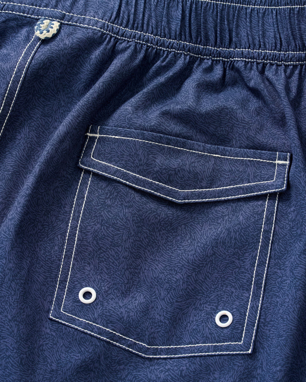 Johnnie-O Mens Ginn Half Elastic 7" Surf Shorts