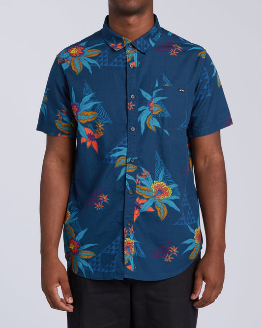 Billabong Men's Sundays Floral Short Sleeve Shirt