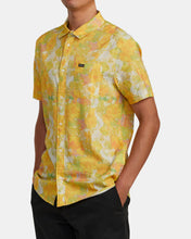 Load image into Gallery viewer, RVCA Men&#39;s Sussingham Short Sleeve Button-Up Shirt
