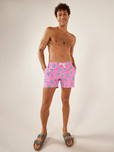 Laden Sie das Bild in den Galerie-Viewer, Chubbies Herren-Badehose „The Toucan Do Its“ mit Kompressionsfutter, 5,5 Zoll