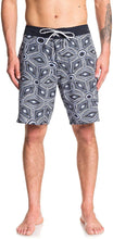 Load image into Gallery viewer, Quiksilver Men&#39;s Highline Tamarama 19&quot; Boardshorts - Indi Surf