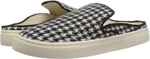 Load image into Gallery viewer, Billabong Women&#39;s Carefre Slip-On Shoes