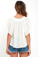 Load image into Gallery viewer, Amuse Society Women&#39;s Bryden Woven Top