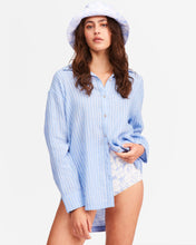 Load image into Gallery viewer, Billabong Women&#39;s Good To Go Button Down Top
