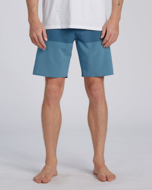 Billabong Tribong Airlite Boardshorts für Herren